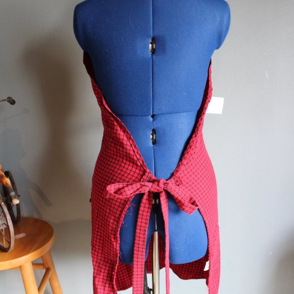 Red/Black Plaid Button Front Boyfriend Apron ~OS~ - Picture 6 of 9